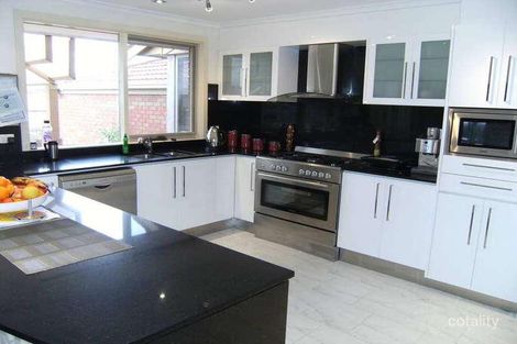 30 Cunningham Dr, Endeavour Hills, VIC 3802