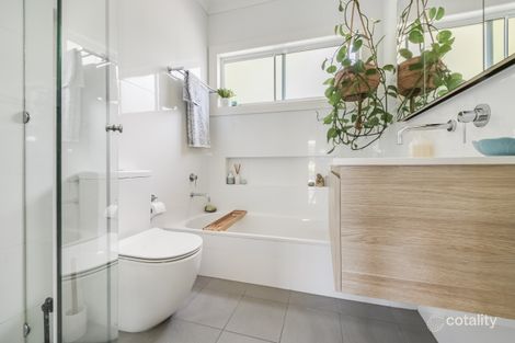 Property photo of 16 Rayner Avenue Narraweena NSW 2099