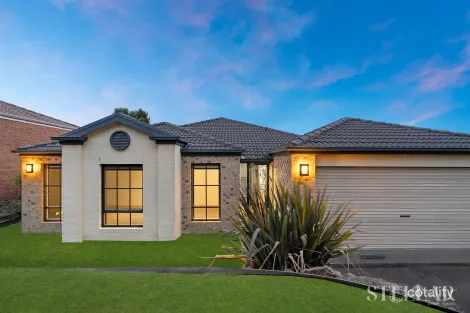 10 Leigh Dr, Pakenham, VIC 3810