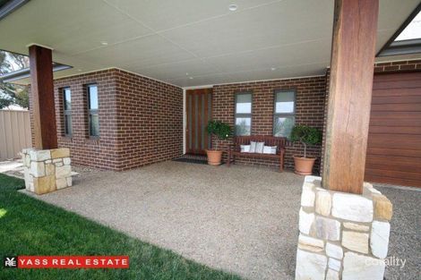 Property photo of 5 Burgess Place Yass NSW 2582
