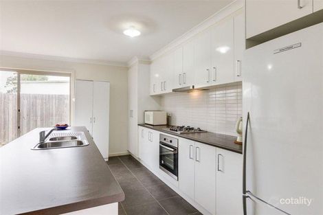 Property photo of 2/30 Titus Avenue Hoppers Crossing VIC 3029