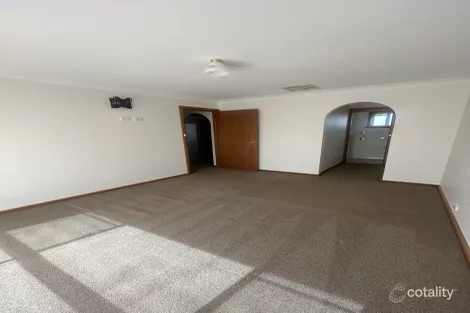 Property photo of 1 McNarry Place Young NSW 2594
