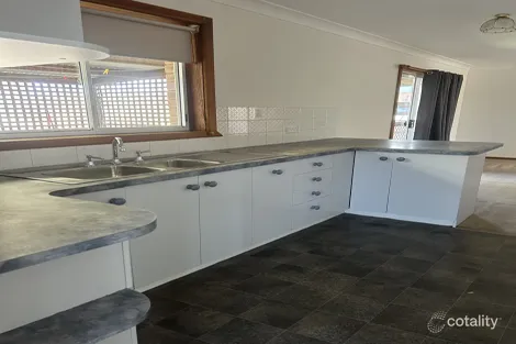 Property photo of 1 McNarry Place Young NSW 2594