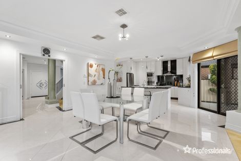Property photo of 17 Cambridge Crescent Taylors Lakes VIC 3038
