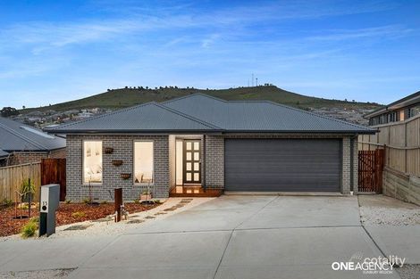 Property photo of 13 Lewis Place Sunbury VIC 3429