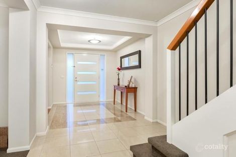 Property photo of 13 Lakeside Drive Sandhurst VIC 3977