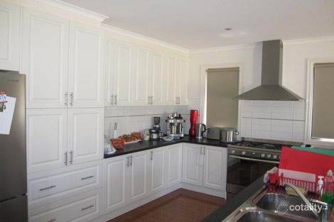 Property photo of 8 Mitchley Court St Albans VIC 3021