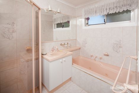 Property photo of 10 Outlook Drive Dandenong North VIC 3175