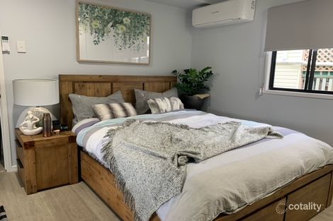 Property photo of 242 Stradbroke Avenue Wynnum QLD 4178