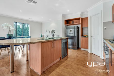 Property photo of 18 Wallaby Walk Sunbury VIC 3429