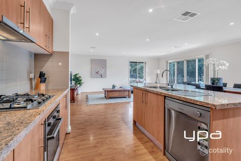 Property photo of 18 Wallaby Walk Sunbury VIC 3429