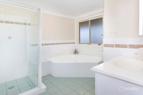 Property photo of 33 Oxley Avenue Kiama Downs NSW 2533