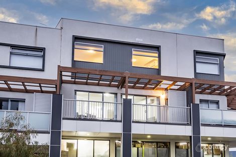 Property photo of 16 Rocket Lane Cranbourne North VIC 3977