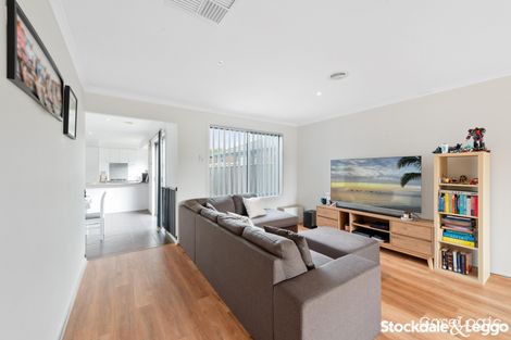 Property photo of 9 Ormesby Place Deer Park VIC 3023