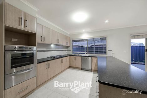 Property photo of 35 Scarlet Crescent Pakenham VIC 3810