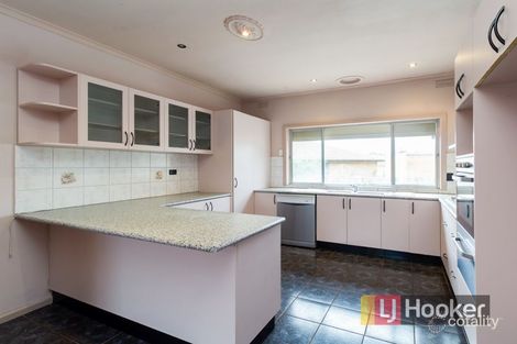 Property photo of 8 Anderson Close Hampton Park VIC 3976