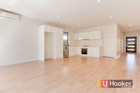 Property photo of 2/10 Myrtle Grove Doveton VIC 3177