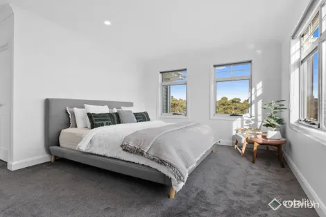 Property photo of 71 Hikari Crescent Cranbourne South VIC 3977