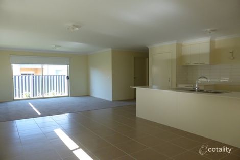 Property photo of 18 Risdon Circuit Tarneit VIC 3029