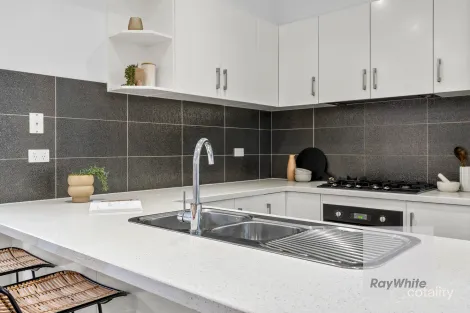 Property photo of 6 Moore Court Bundoora VIC 3083