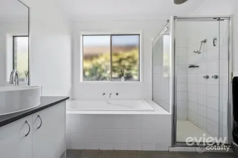 Property photo of 16 Eppalock Drive Manor Lakes VIC 3024