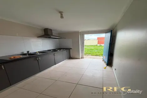 Property photo of 33 Harmon Avenue St Albans VIC 3021