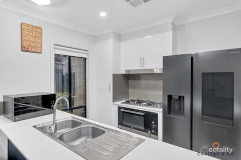 Property photo of 12 Savernake Road Mickleham VIC 3064