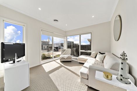 Property photo of 8 Redshaw Street Coombs ACT 2611