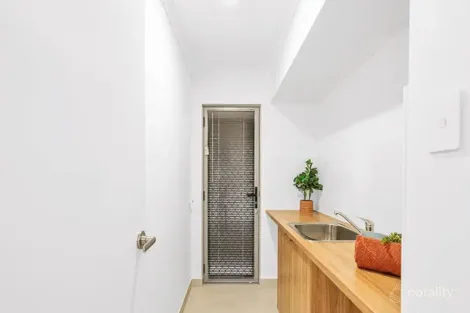 Property photo of 21 Lakeside Way Andergrove QLD 4740
