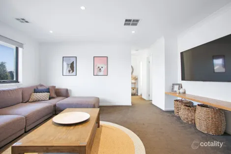 Property photo of 72 Clifton Circuit Tarneit VIC 3029