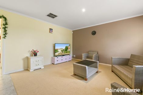 Property photo of 18 Hepburn Way Caroline Springs VIC 3023