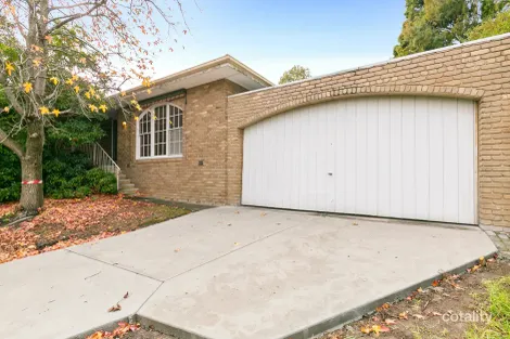 19 WINDELLA QDRT, DONCASTER, VIC 3108