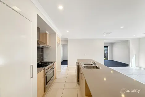 Property photo of 14 Ivanhoe Road Wallan VIC 3756