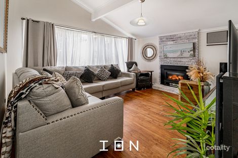 Property photo of 8 Lawless Drive Cranbourne North VIC 3977