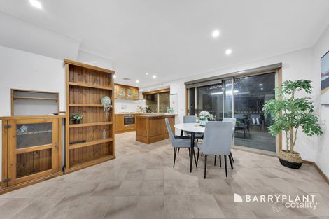 Property photo of 11 Hoddle Court Mill Park VIC 3082