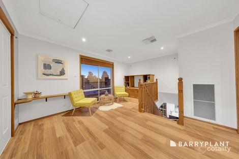 Property photo of 11 Hoddle Court Mill Park VIC 3082