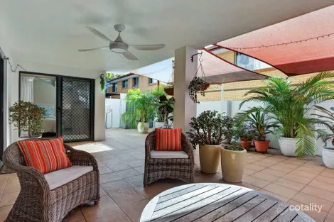 Property photo of 2/31 Middle Street Labrador QLD 4215