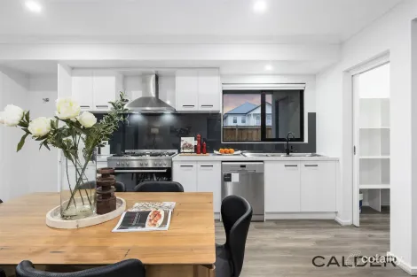Property photo of 2 Stricta Circuit Fraser Rise VIC 3336