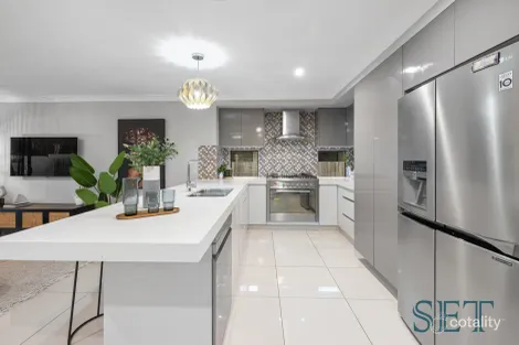 Property photo of 27 Goulburn Crescent South Ripley QLD 4306