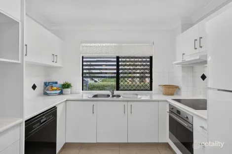 Property photo of 2/31 Middle Street Labrador QLD 4215