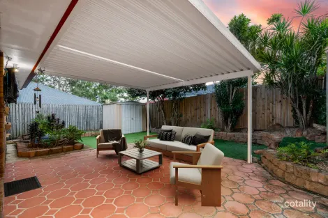 Property photo of 4 Ponderosa Place Forest Lake QLD 4078