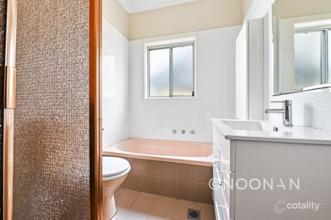 Property photo of 33 Orana Crescent Peakhurst Heights NSW 2210