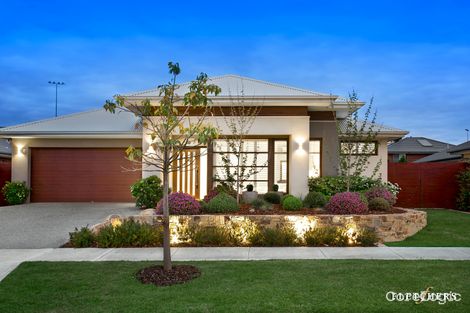 Property photo of 8 Bronte Crescent Doreen VIC 3754