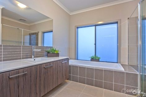 Property photo of 56 Arthur Phillip Drive Pakenham VIC 3810