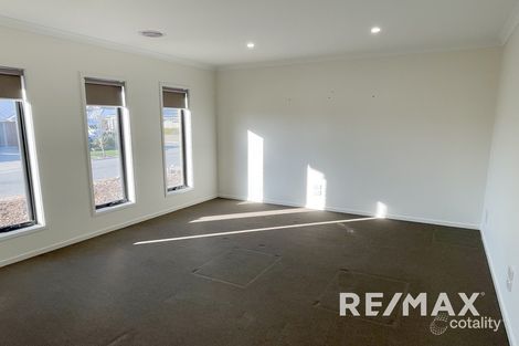 Property photo of 6 Clunies Ross Crescent Lloyd NSW 2650