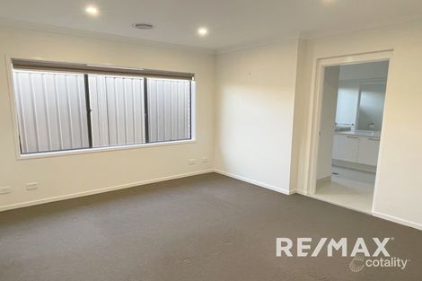 Property photo of 6 Clunies Ross Crescent Lloyd NSW 2650