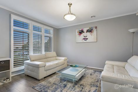 Property photo of 2 Sunhill Way Berwick VIC 3806
