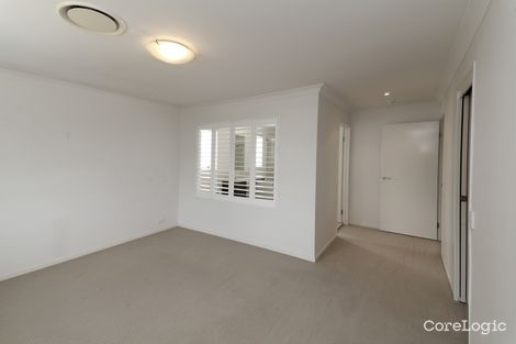 Property photo of 8 Greenway Circuit Mount Ommaney QLD 4074