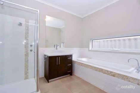 Property photo of 12 Caesia Way Caroline Springs VIC 3023