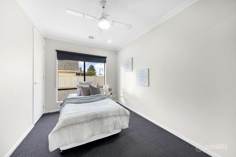 Property photo of 8 Daintree Retreat Caroline Springs VIC 3023